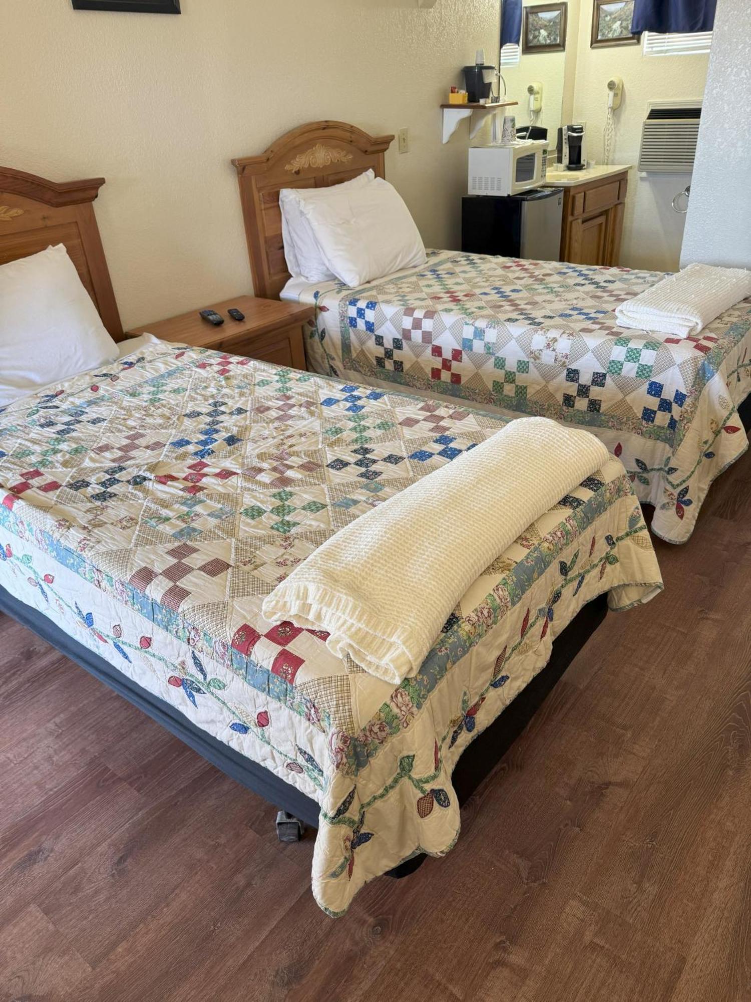 Barewood Inn & Suites Wofford Heights Екстериор снимка