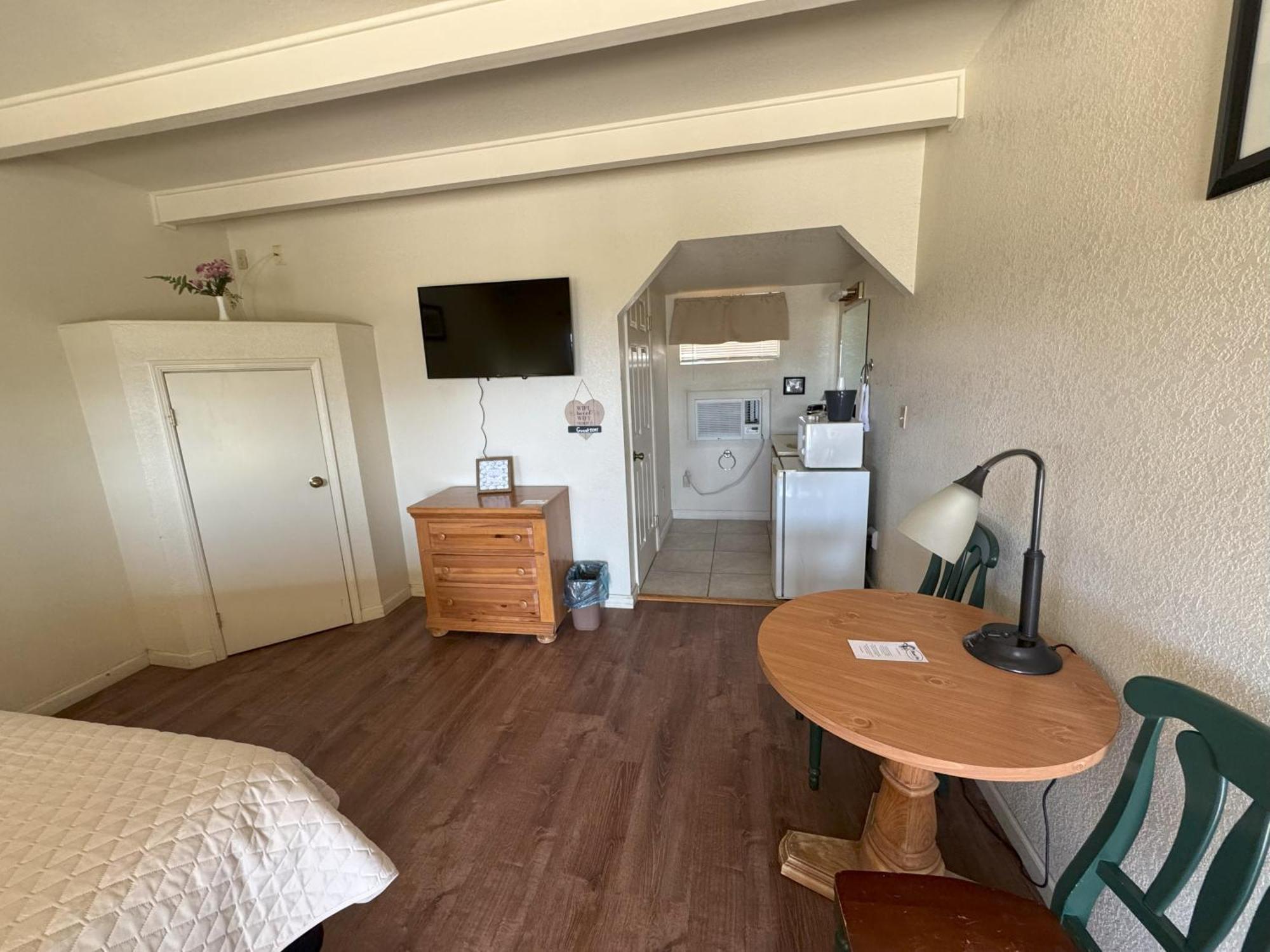 Barewood Inn & Suites Wofford Heights Екстериор снимка
