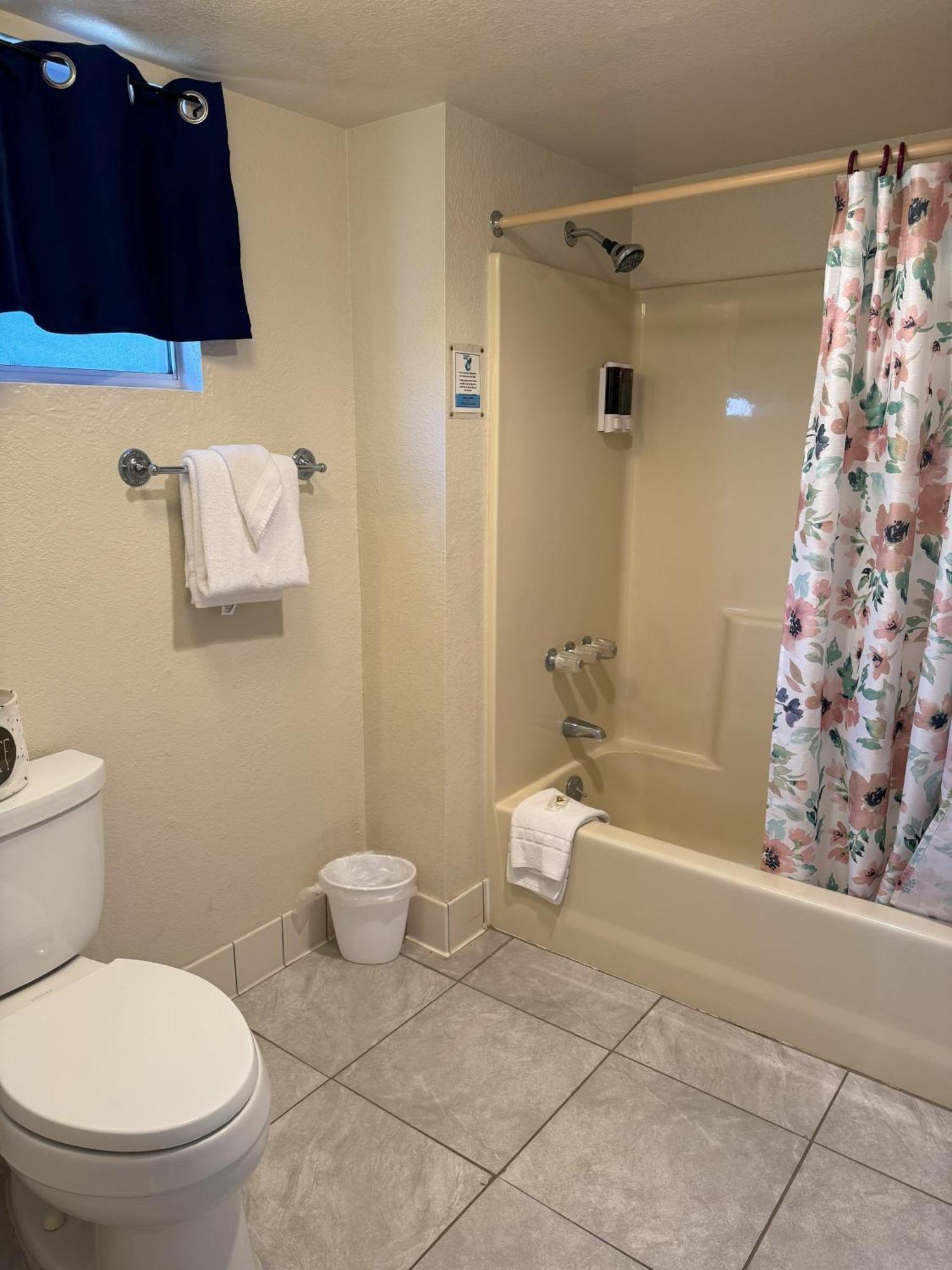 Barewood Inn & Suites Wofford Heights Екстериор снимка