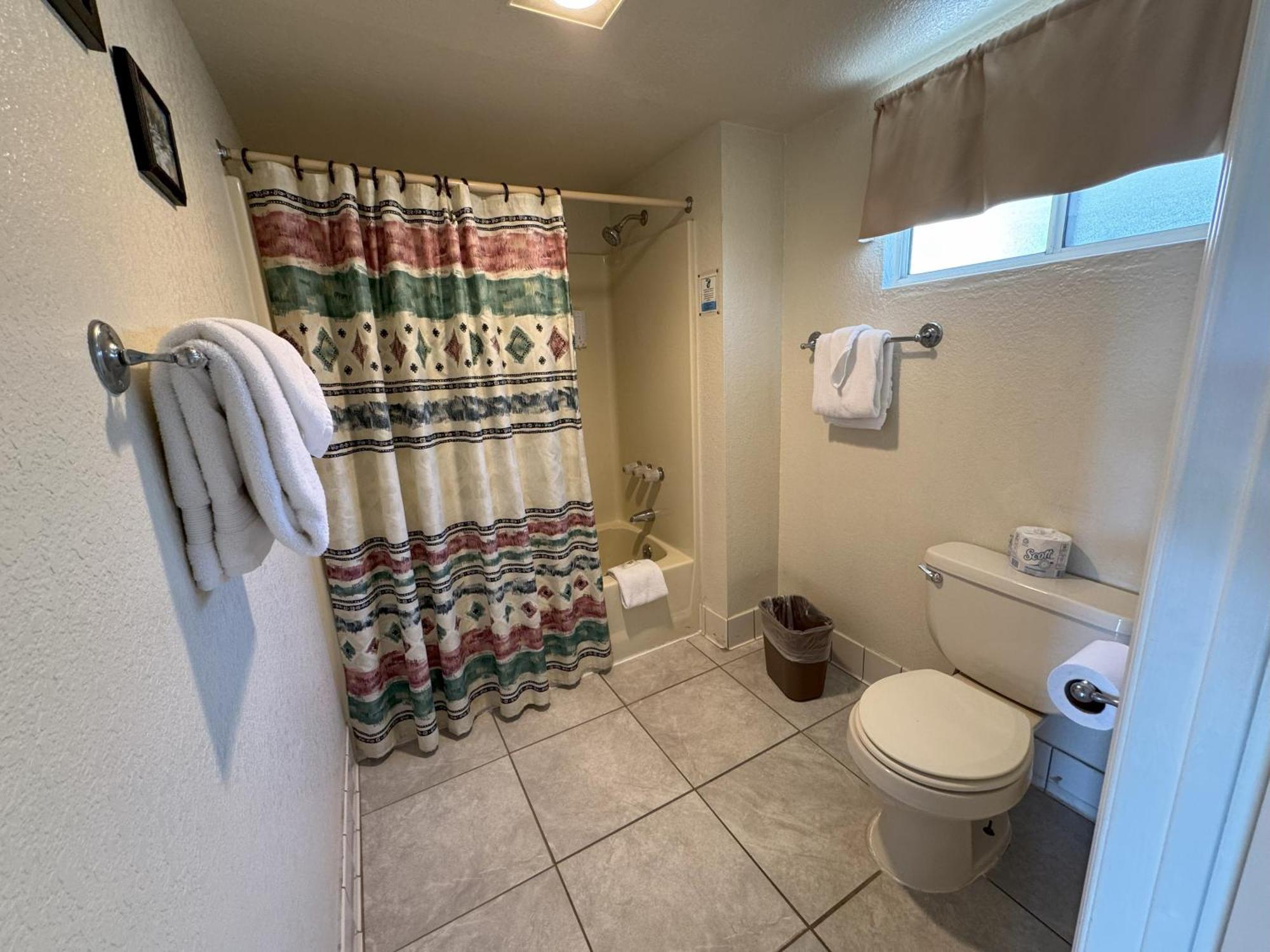 Barewood Inn & Suites Wofford Heights Екстериор снимка